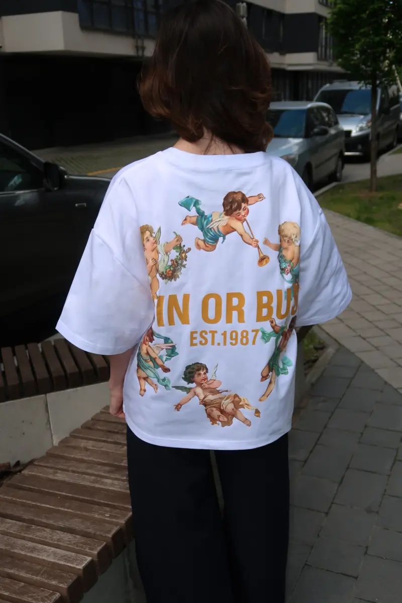 Футболка "WIN OR BUST"